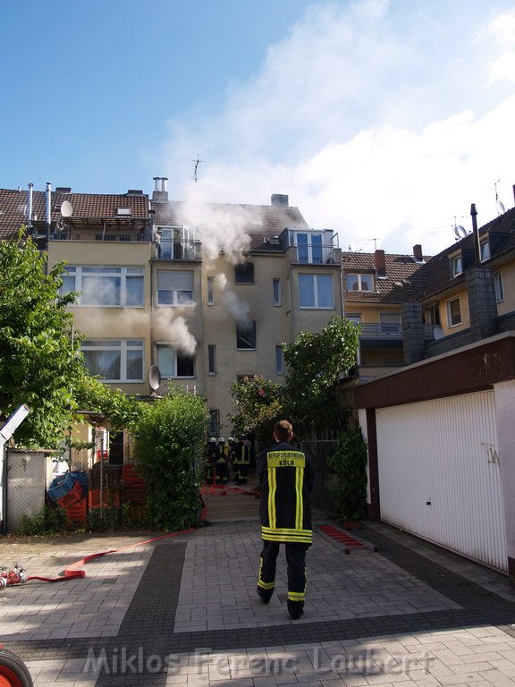 Brand Wohnung mit Menschenrettung Koeln Vingst Ostheimerstr  P034.JPG